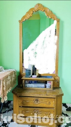 Dressing table